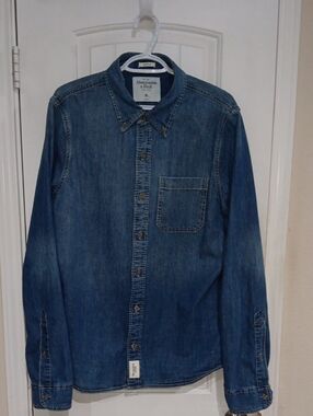Abercrombie & Fitch Men's Dark Blue Denim Button-Down Shirt